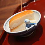 KOBAYASHI - XO醤のアヒージョを染み込ませるための揚げパン