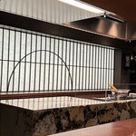 KOBAYASHI - ここで最後の仕上げや盛り付けを行います