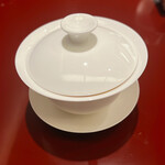 KOBAYASHI - 老鶏と豚赤身肉の頂湯の器は景徳鎮の蓋碗。希少な器です