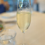 オドーリ・キッチン - 食前にスパークリング