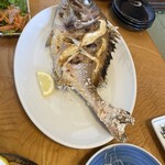 まるは食堂旅館 - 真鯛の塩焼き。半身