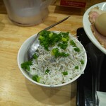 Oysstey - しらす丼