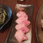 ビストロ五感 - 枝豆、厚切りベーコン、キッシュ(食べかけ)