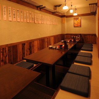 The horigotatsu tatami room for groups can reserved for 12 to 14 people!