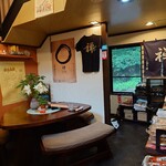 永平寺そば亭 一休 - 店内（一階）♪