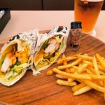 Hangry Joe's Tokyo - ラップのチキンは辛くないです