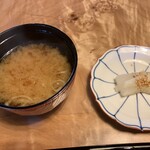 鰻花房 - お味噌汁と香の物