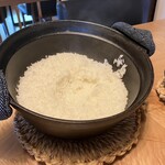鰻花房 - 南部鉄器で炊かれたご飯