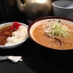 すみれ - 平日ランチ限定、味噌ラーメンセット、今日は「ラーメン屋さんのカレー」！
