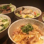 前見屋 - 500円丼定食（ポテサラ・味噌汁・漬物付）