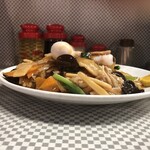 水新菜館 - 五目あんかけ焼きそば（側面）