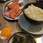 炭火焼肉ホルモン 笑う門には肉来る - 