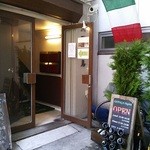 OSTERIA Pagina - 古いビルの３Ｆまで階段を昇ります。