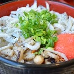 伊吹や製麺 - しらす明太丼セット 850円。