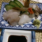 虹河 - 本日バイキングメニューに刺身盛り合わせ生き海老、トリ貝、イカ、コチ、トラ河豚も付いて1500円！！