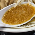 ラーメン もっけだの - 『赤唐味噌中華(食べるラー油付)』のスープ