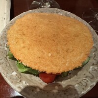 ステーキハウス ケルン アネックス - パルメジャーノチーズチュイルを使ったシーザーサラダ