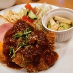 ハラナ - 令和6年8月
日替わりランチ 税込900円
ボロニア風チキンカツレツ、ハムエッグ、スパゲッティサラダ、小鉢、ライス、スープ