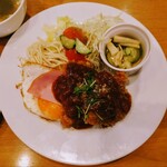 ハラナ - 令和6年8月
日替わりランチ 税込900円
ボロニア風チキンカツレツ、ハムエッグ、スパゲッティサラダ、小鉢、ライス、スープ