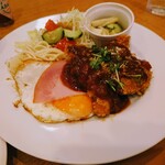ハラナ - 令和6年8月
日替わりランチ 税込900円
ボロニア風チキンカツレツ、ハムエッグ、スパゲッティサラダ、小鉢、ライス、スープ