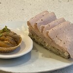 NALA - 仙崎産ウニと焼きナスのタルト　自家製黒豚ハムと赤らっきょうのピクルスタルティーヌ　　