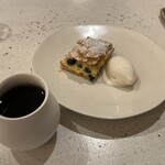 NALA - デザート②ブルーベリーのパイ 牛乳アイス