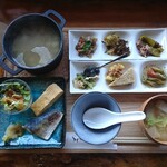 splendore - 本日の朝食(前菜8種・焼き魚・だし巻き卵・サラダ・味噌汁・だし汁たっぷりお粥)