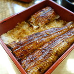 うなぎ亭 友栄 - ひと口食べて