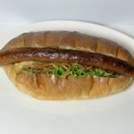 ブーランジェリー スルジェ - 焼きそばぱん フランク入り　３５６円　(2024/08)