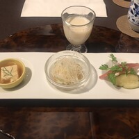 ゆば泉 宝ヶ池店 - 湯葉のすり流しスープ　季節の前菜盛り合わせ