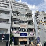 CAFE Rijn - ビルの1階