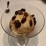 ヌガ - ラムレーズンのアイス