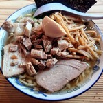 ケンチャンラーメン - 中華そば 普通。細切れチャーシュー、メンマ、身入りをトッピング。
