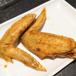 キャナル フーズ デパートメント - 料理写真:名古屋コーチン手羽先　250円✕2本