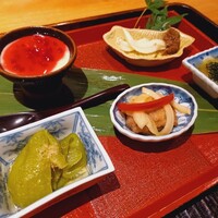 三分楼 - 鮮やかな配置で楽しませてくれます