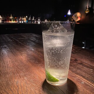 ウイスキーが充実！お祝いに最適なシャンパーニュなども取り揃え