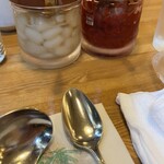 スマトラカレー 共栄堂 - らっきょうと福神漬け