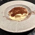 VinIX - デザートはにティラミス。食感が良くてとても美味しい。