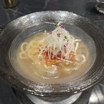 VinIX - 冷麺が凍結。冷たくてクールダウンできます。出汁が効いていて美味しい。