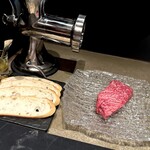 VinIX - ヴァンクス　スカンビーノ　黒毛和牛タルタル。