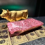 VinIX - 自家熟成黒毛和牛赤身肉　塊焼き。大きなカメノコ