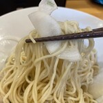 煮干らーめん 川むら - 玉ねぎ＆麵リフト