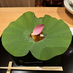 にくの匠 三芳 - 毛蟹と但馬牛の冷たいコンソメ