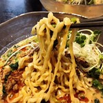 櫻井中華そば店 - 【限定】冷しヨーグルト担々麺、麺リフトアップ