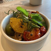 BLUE YARD - 880円のセミドライトマトとオリーブ