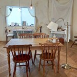 pittöresque - 店内　韓国っぽで淡色系。いつか行きたいって保存してたお店。むぎわら食堂さんのテイクアウトの前に寄ってみました。