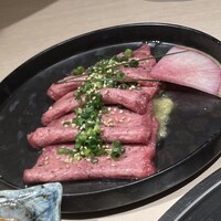 牛刺しと焼肉 仔虎 クリスロード店 - 