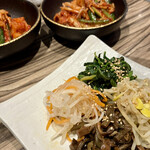 焼肉 ジャンボ - ナムル盛り合わせ ＆キムチ盛り合わせ