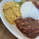 The Colombo - チキンカレーと豆のカレー