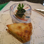 海鮮フランス料理 和楽 - アミューズ：ツナとトウモロコシのキッシュと鶏のテリーヌ